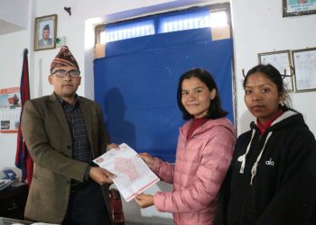 बलात्कारीलाई कारवाहीको माग गर्दै प्रजिअलाई ज्ञापन पत्र 